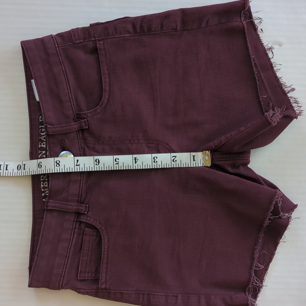 AEO Super Stretch Hi Rise Frayed Hem Shortie Cut Off Mom Shorts 00 Burgundy - Picture 12 of 13